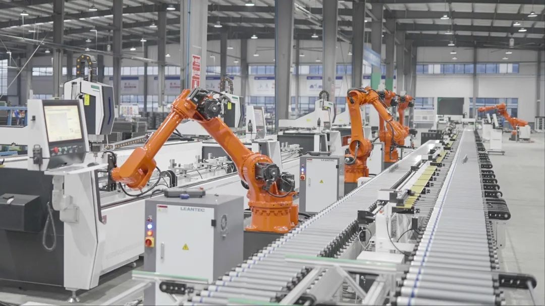 金鹏阳光打造低碳智慧工厂，超级锯铣全自动产线正式投产！